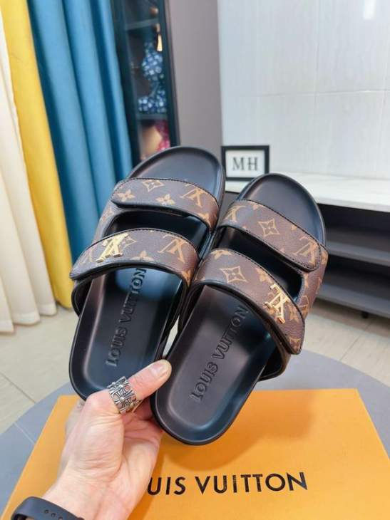 Picture of Louis Vuitton Slippers _SKULVsz38-44mnf06131263